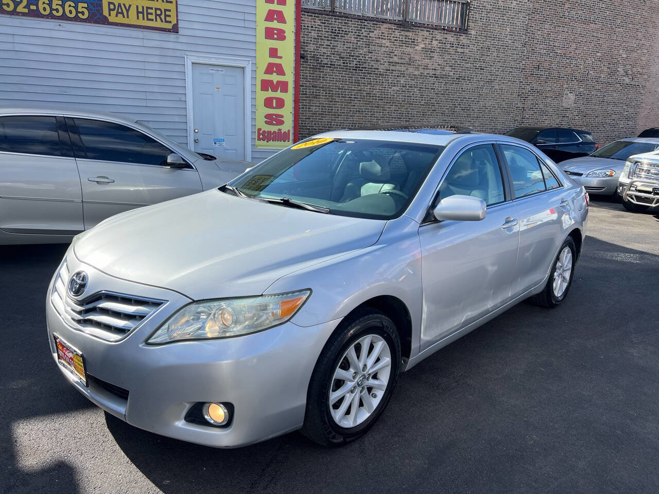 Used 2010 Toyota Camry XLE FWD image 1