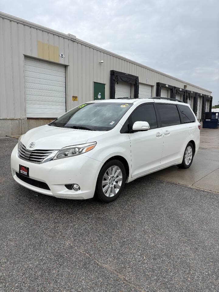 Used 2015 Toyota Sienna Limited Premium w/ Advanced Technology Package FWD image 3