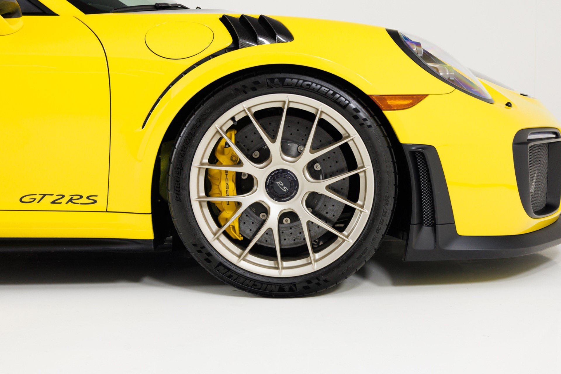 Used 2018 Porsche 911 GT2 RS w/ Weissach Package RWD image 13