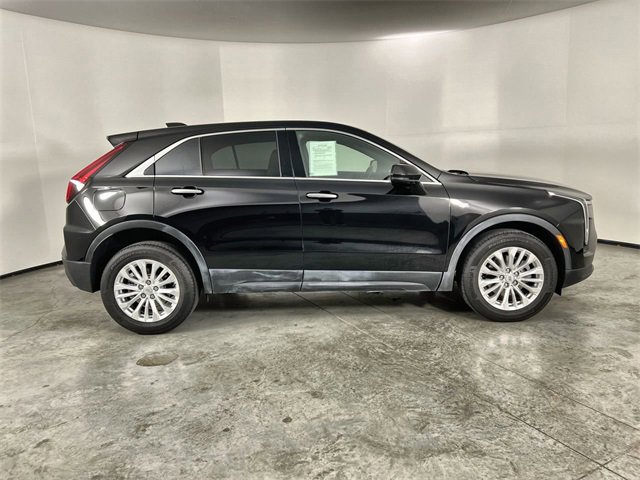 Certified 2024 Cadillac XT4 Luxury w/ Cold Weather Package image 9