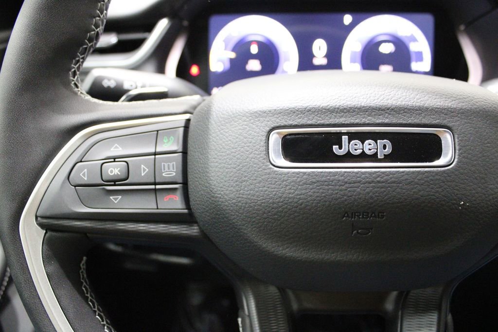 New 2025 Jeep Grand Cherokee Laredo w/ Luxury Tech Group I image 24
