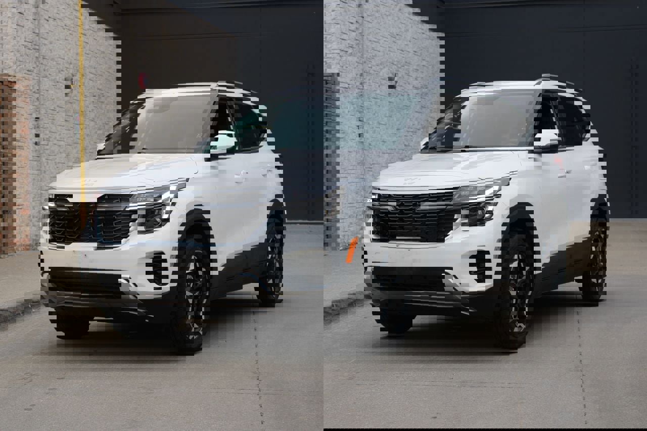 Used 2025 Kia Seltos S image 2