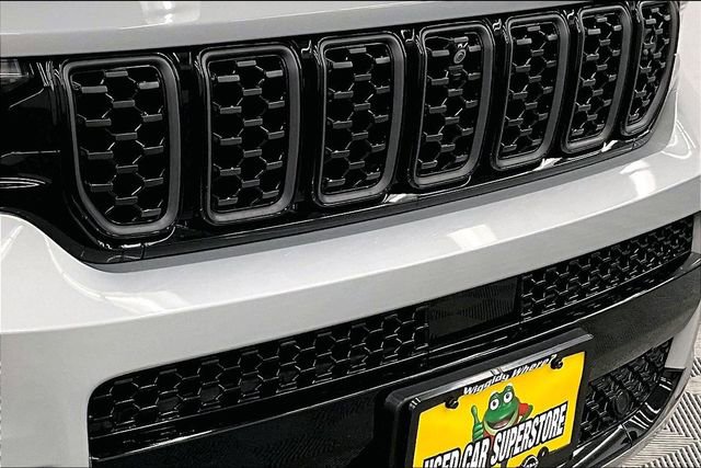 Used 2024 Jeep Grand Cherokee L Summit w/ Advanced Protech Group IV image 32