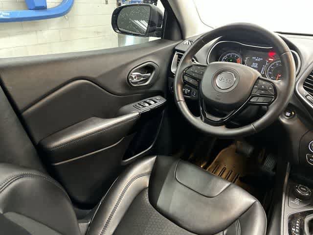 Used 2019 Jeep Cherokee Latitude Plus AWD/4WD image 12