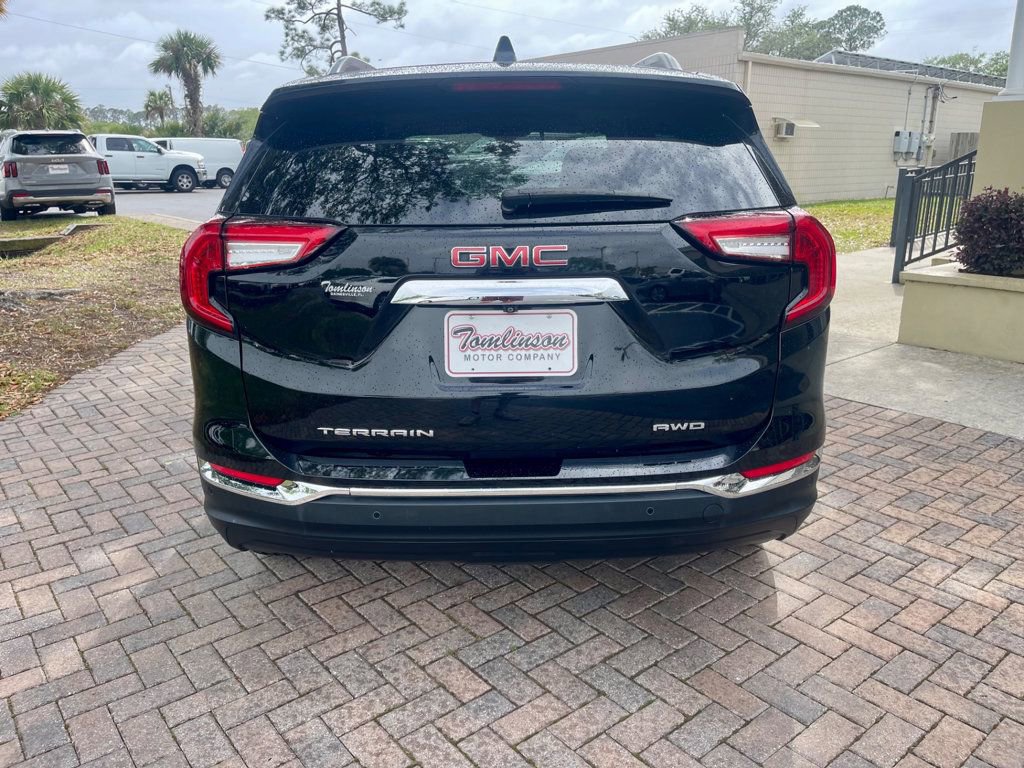 Used 2022 GMC Terrain SLT w/ Infotainment Package II image 4