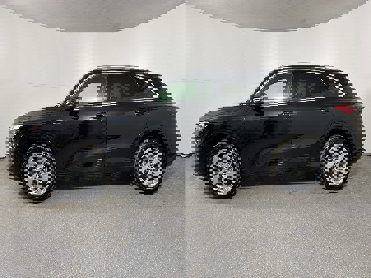 Used 2025 Audi Q5 Premium Plus w/ Premium Plus image 2