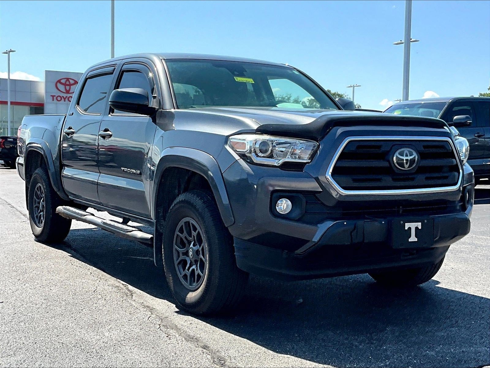 Used 2018 Toyota Tacoma SR5 AWD/4WD image 3