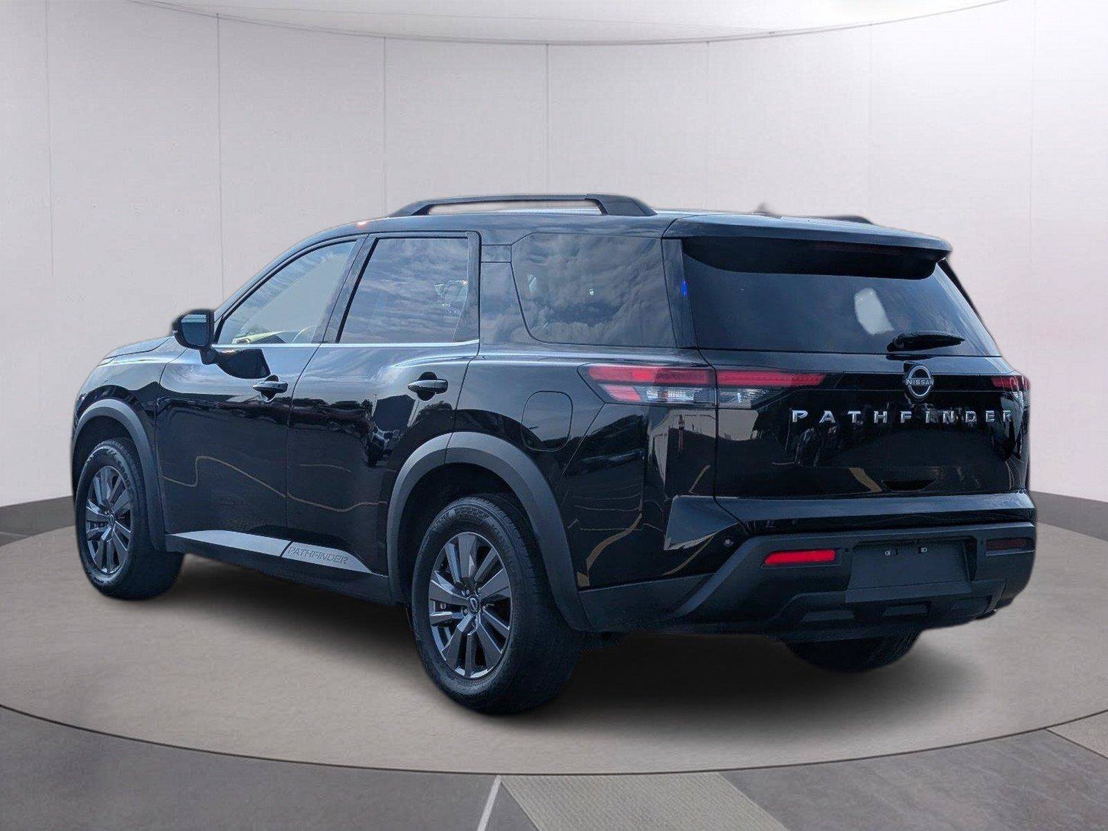 Used 2025 Nissan Pathfinder SV FWD image 3