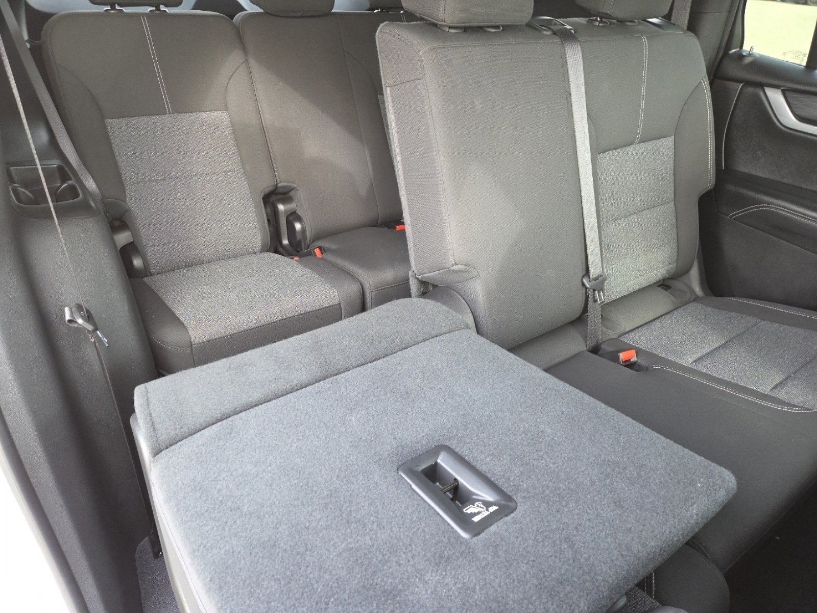 Used 2025 GMC Acadia Elevation image 24