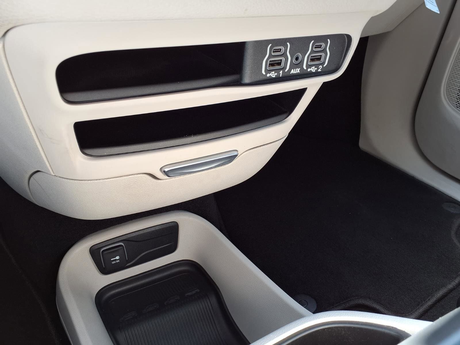 Used 2023 Chrysler Pacifica Touring-L FWD image 24