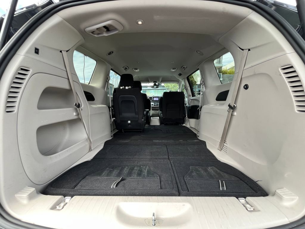 Used 2023 Chrysler Voyager LX FWD image 7