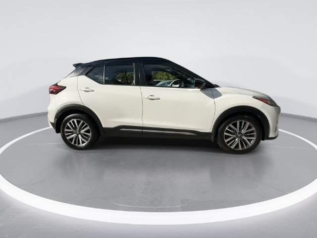 Used 2024 Nissan Kicks SR w/ SR Premium Package FWD image 9