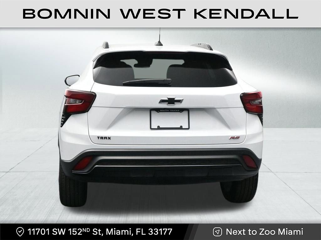 Used 2025 Chevrolet Trax RS w/ Sunroof Package image 4