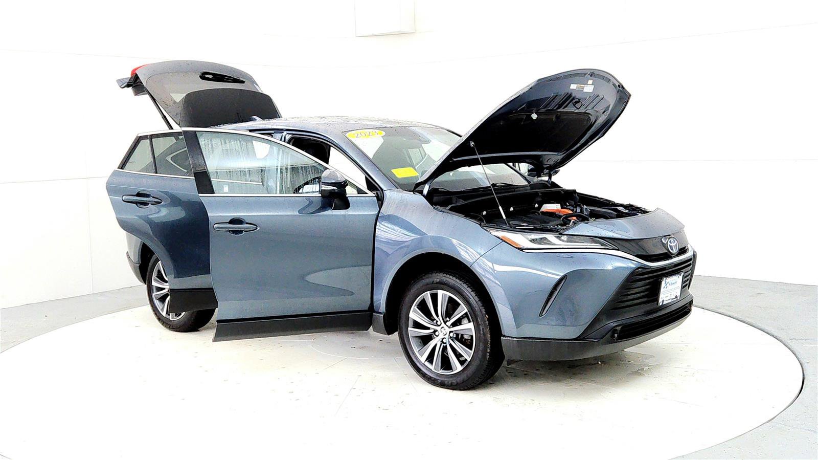 Certified 2023 Toyota Venza LE image 12
