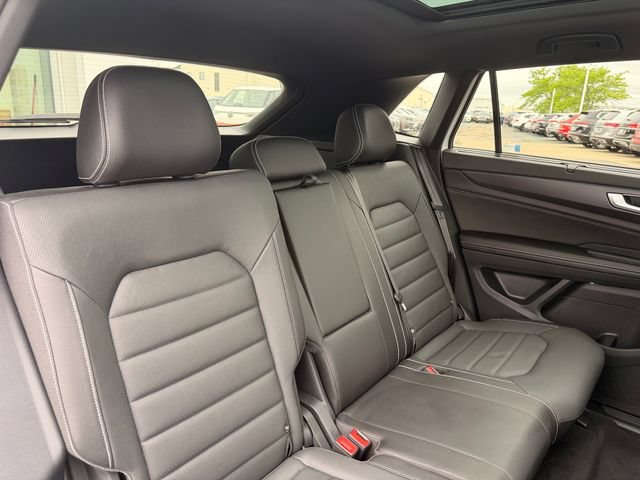 Certified 2025 Volkswagen Atlas Cross Sport SEL R-Line AWD/4WD image 18