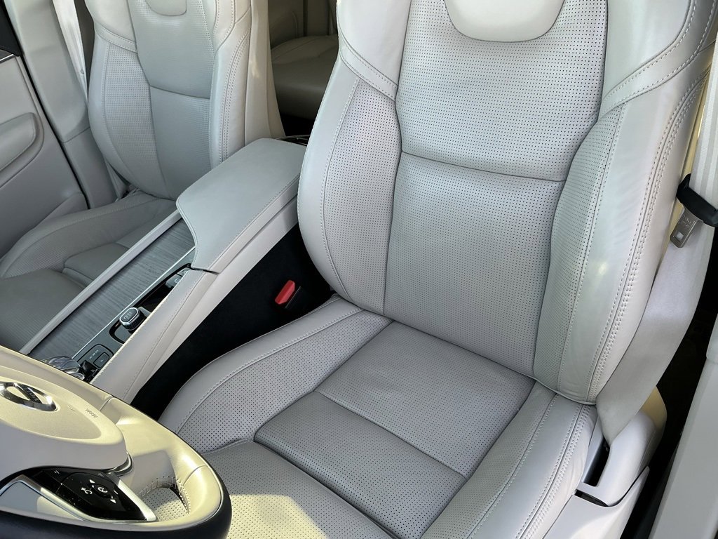 Used 2023 Volvo XC90 B6 Ultimate w/ Protection Package Premier image 42