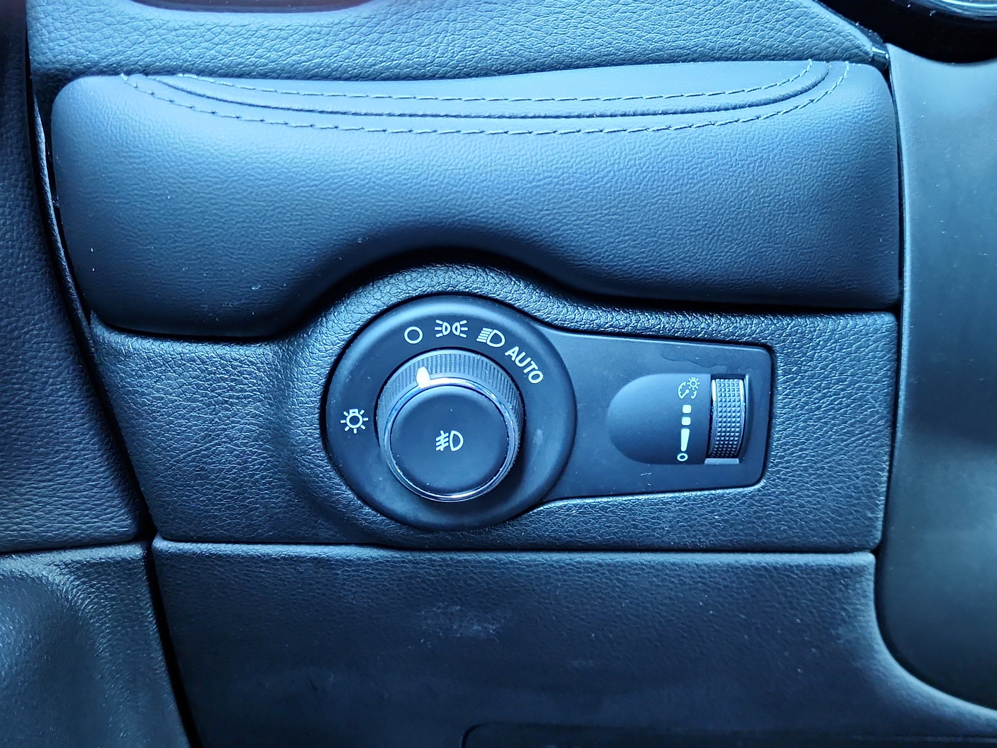 Used 2022 Dodge Durango GT image 28