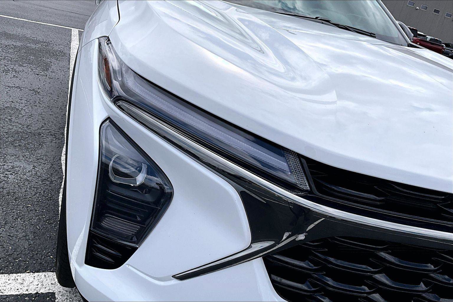 Used 2025 Chevrolet Trax RS w/ Driver Confidence Package FWD image 30