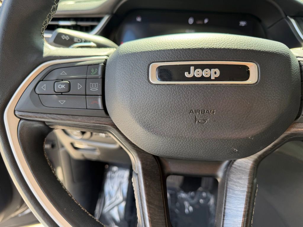 Certified 2022 Jeep Grand Cherokee Limited w/ Trailer Tow Prep Group (B) image 18