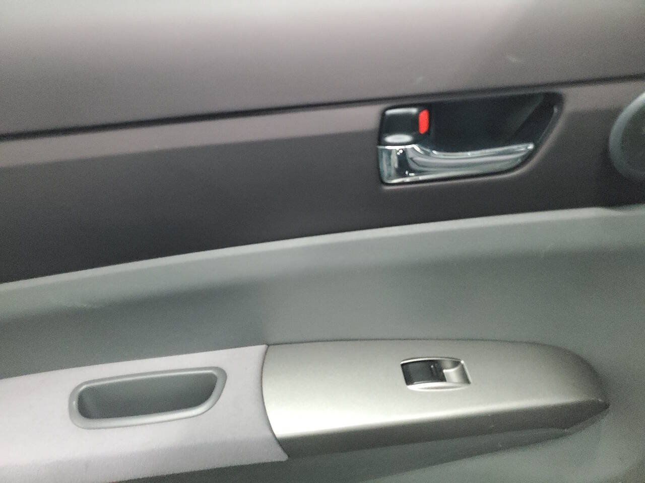 Used 2005 Toyota Prius FWD image 13