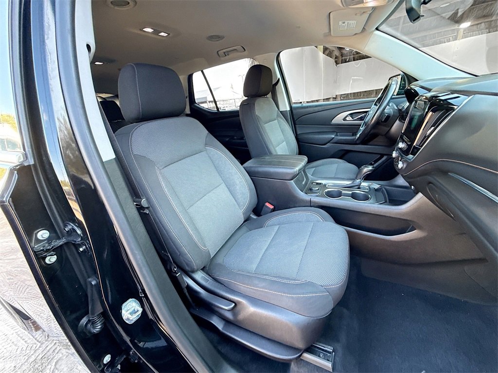 Used 2018 Chevrolet Traverse LT image 33