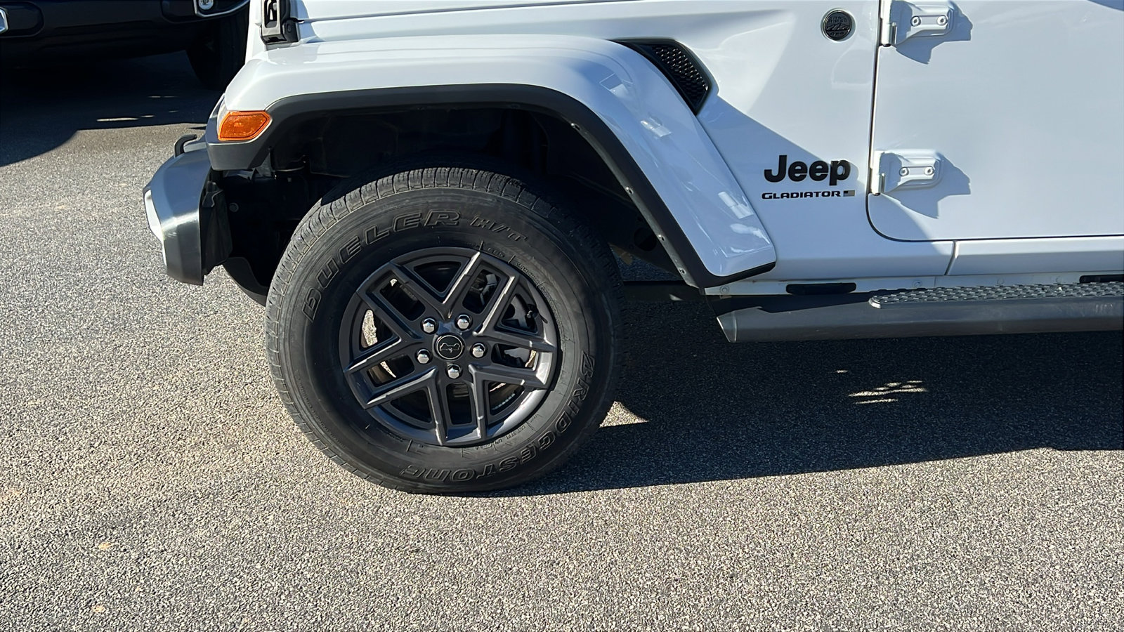 Used 2024 Jeep Gladiator Sport image 12