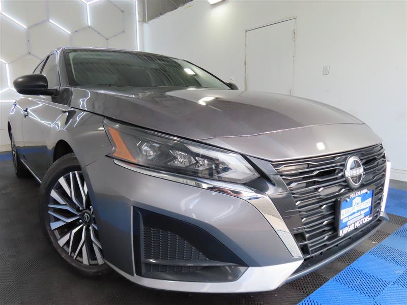 Used 2024 Nissan Altima 2.5 SV FWD image 2