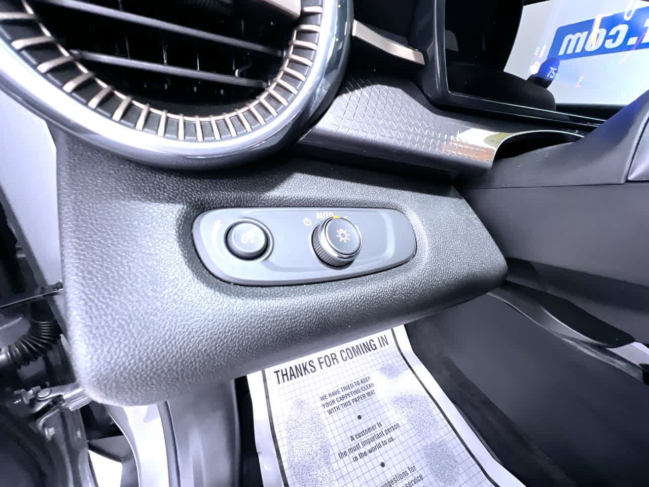 Used 2025 Chevrolet Trax ACTIV w/ Sunroof Package FWD image 16