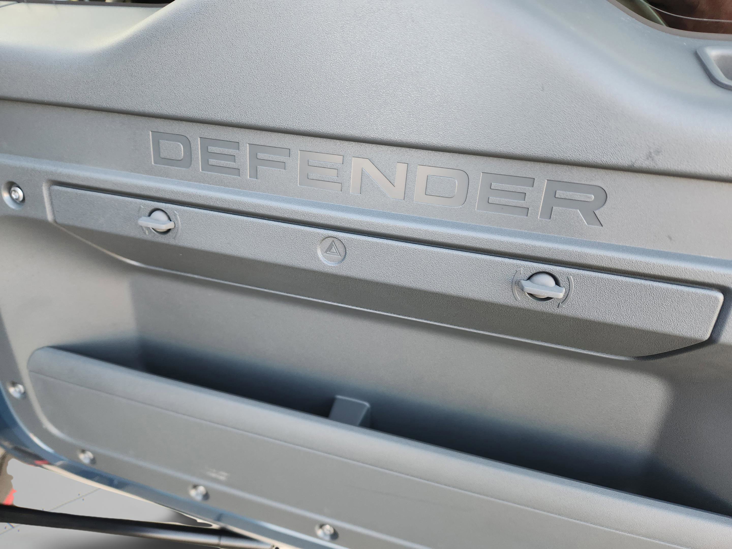 Used 2025 Land Rover Defender 110 X-Dynamic SE image 34