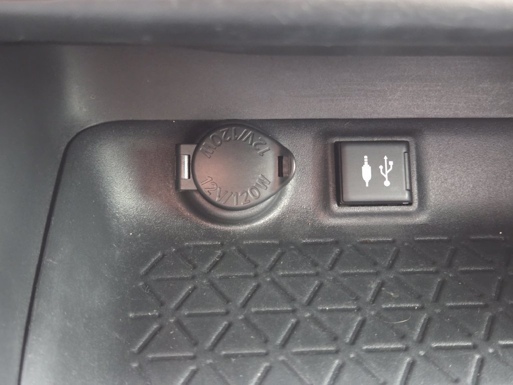Used 2019 Toyota RAV4 XLE w/ Convenience Package FWD image 13
