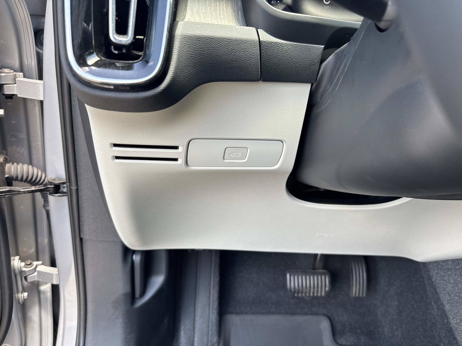 Used 2023 Volvo XC40 B5 Ultimate w/ Protection Package Premier AWD/4WD image 33