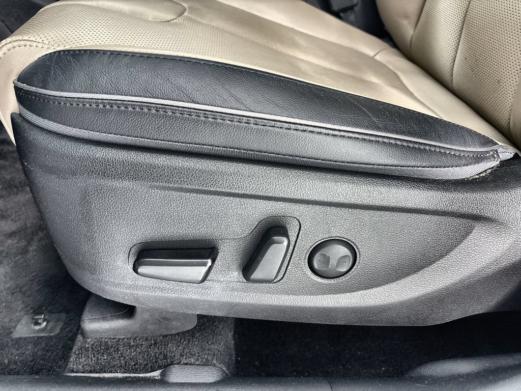 Used 2022 Hyundai Santa Fe SEL w/ Convenience + Premium Package FWD image 13