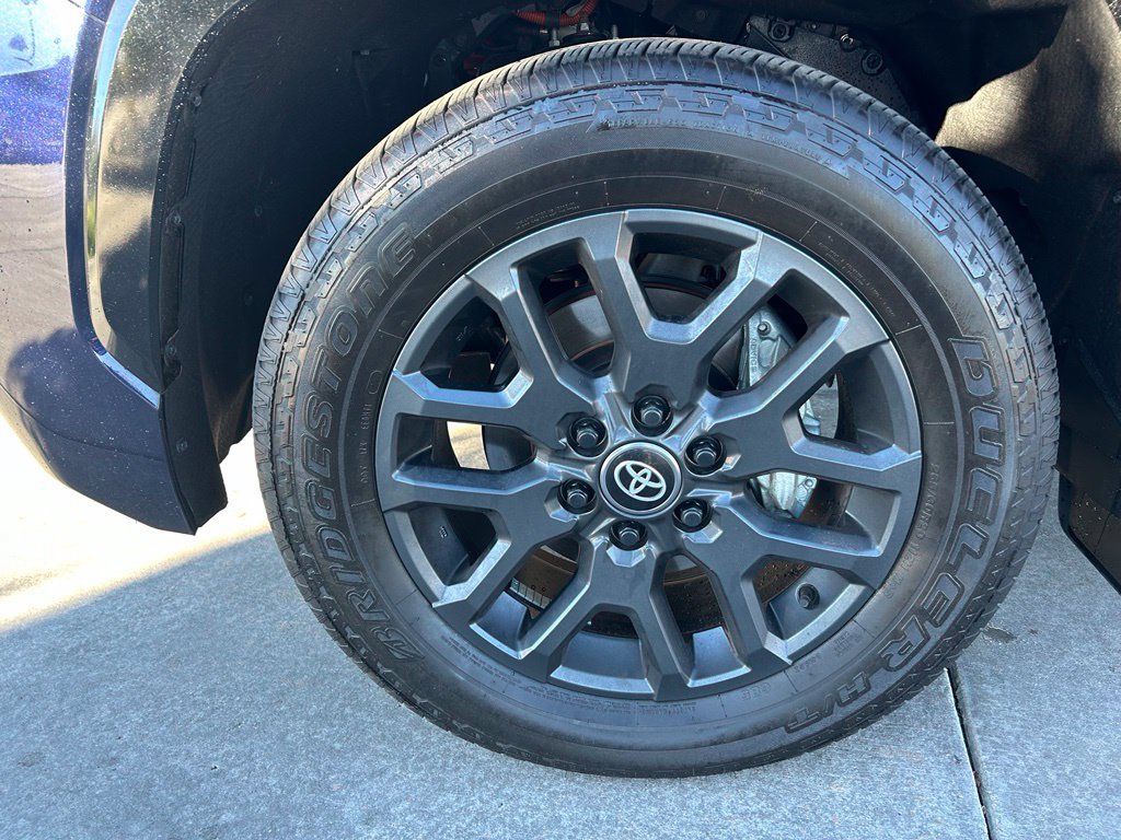 Used 2025 Toyota Sequoia Platinum AWD/4WD image 34