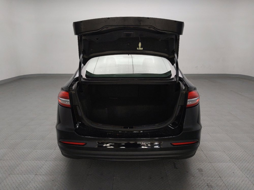 Used 2020 Ford Fusion SE image 29