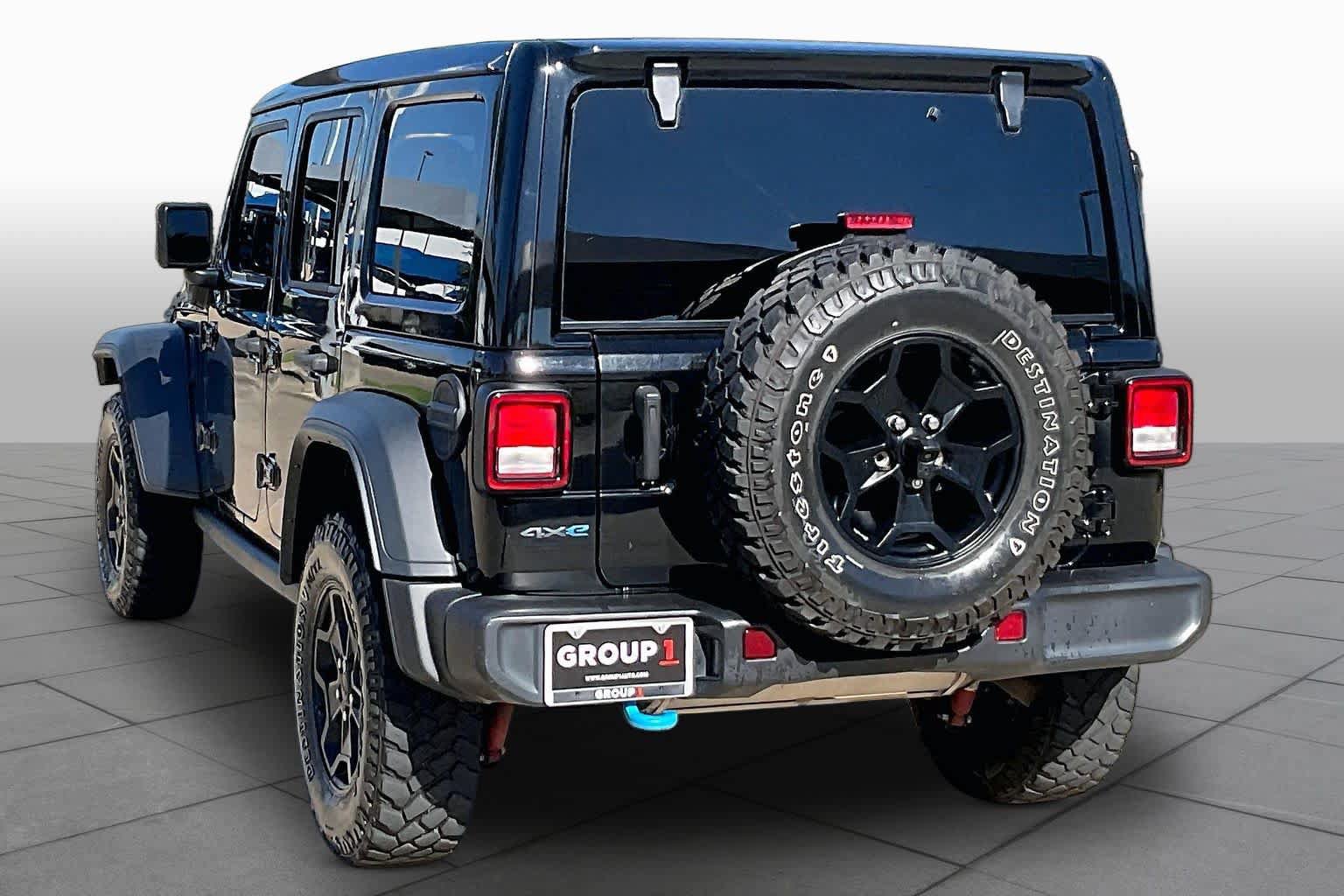 Used 2023 Jeep Wrangler Unlimited w/ Sun & Screen Package AWD/4WD image 12