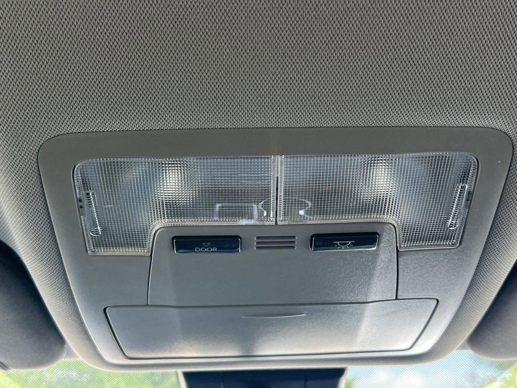 Used 2017 Toyota Highlander LE FWD image 7