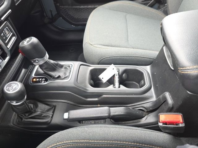 Used 2025 Jeep Wrangler Unlimited Sahara w/ Safety Group image 31