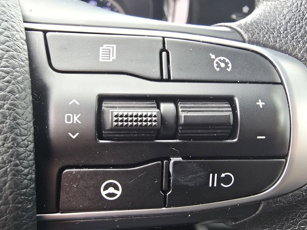 Used 2023 Kia K5 LXS image 32