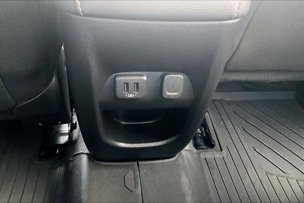 Used 2022 Chevrolet Colorado LT w/ LT Convenience Package image 12