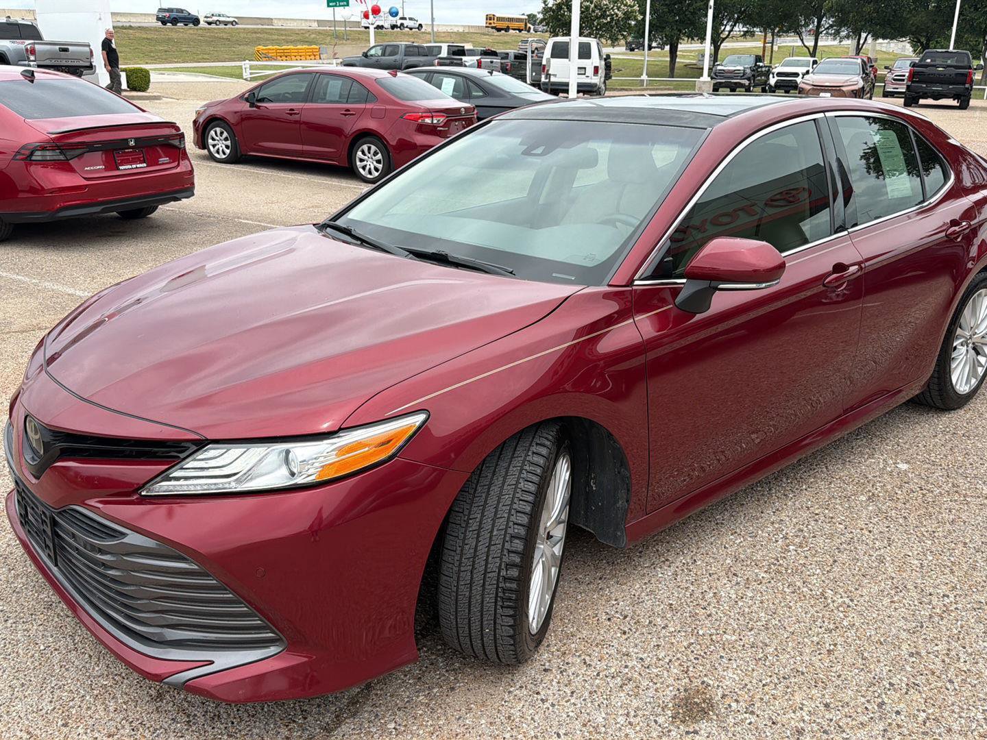 Used 2018 Toyota Camry XLE FWD image 6