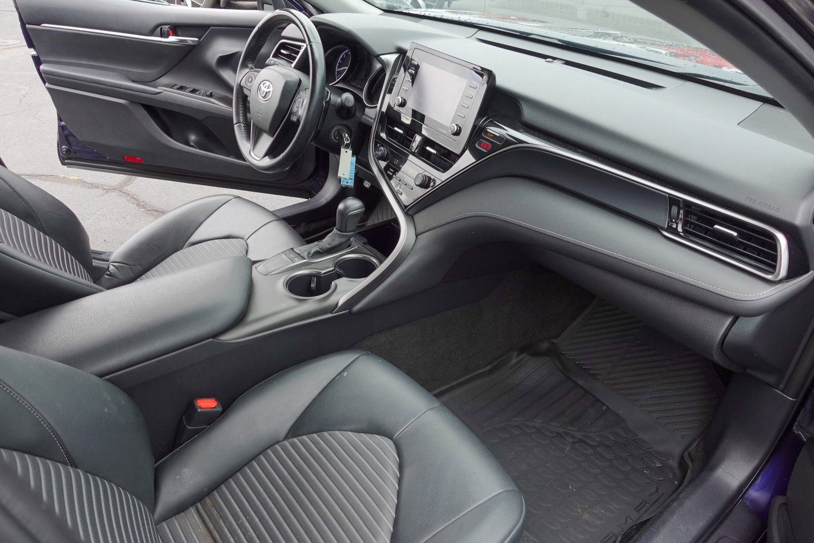 Used 2022 Toyota Camry SE FWD image 12