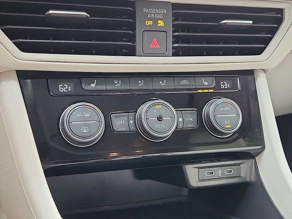 Used 2024 Volkswagen Jetta SE FWD image 17