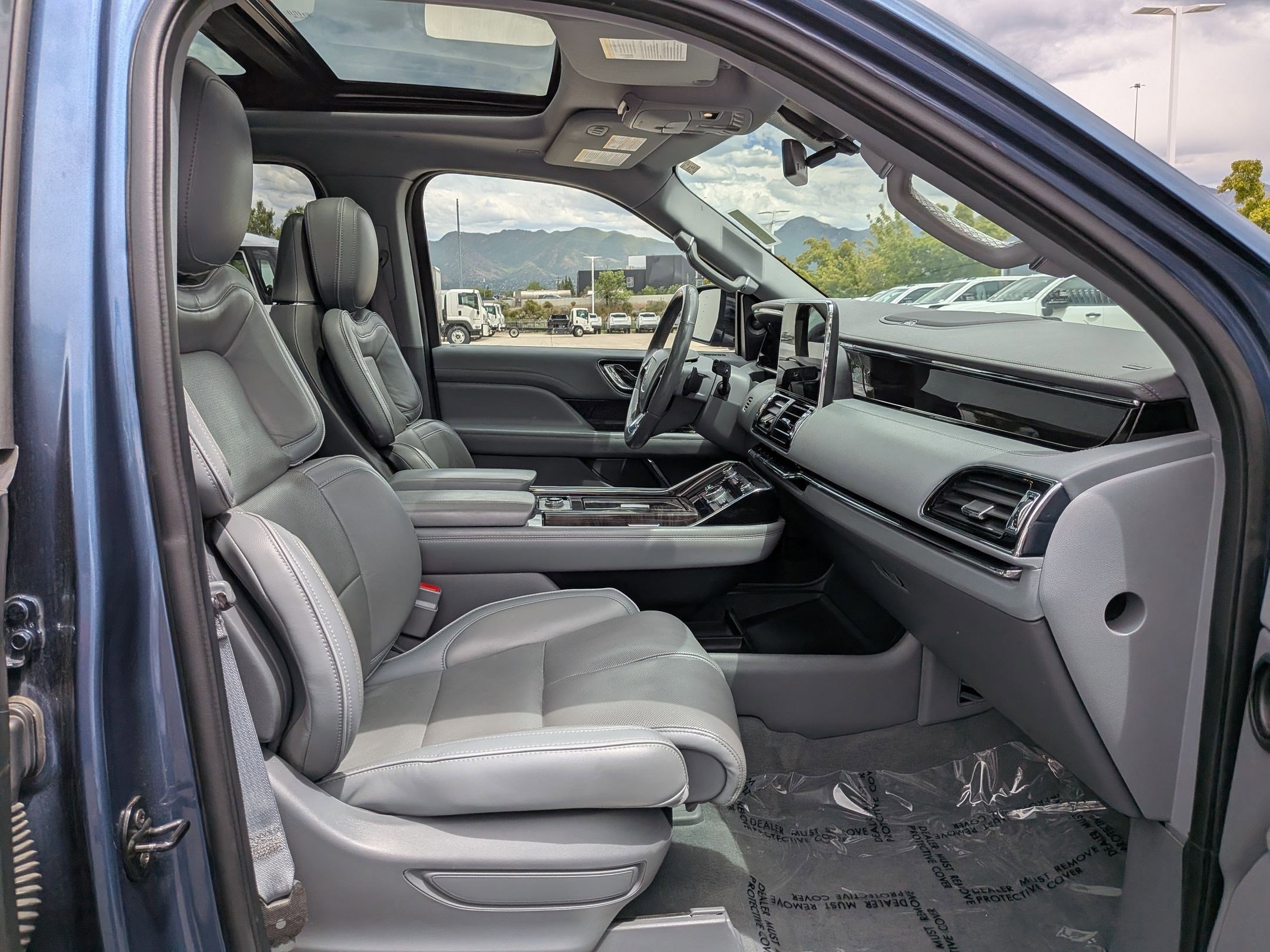 Used 2018 Lincoln Navigator Reserve AWD/4WD image 30