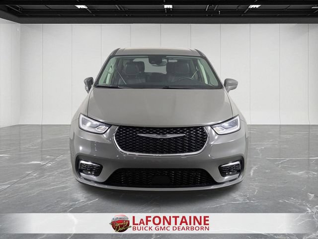 Used 2022 Chrysler Pacifica Touring-L w/ Uconnect Theater Family Group FWD image 8