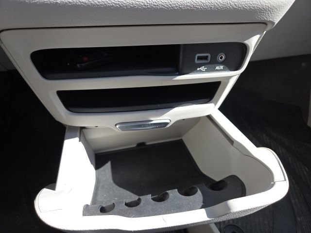 Used 2017 Chrysler Pacifica Touring-L FWD image 17