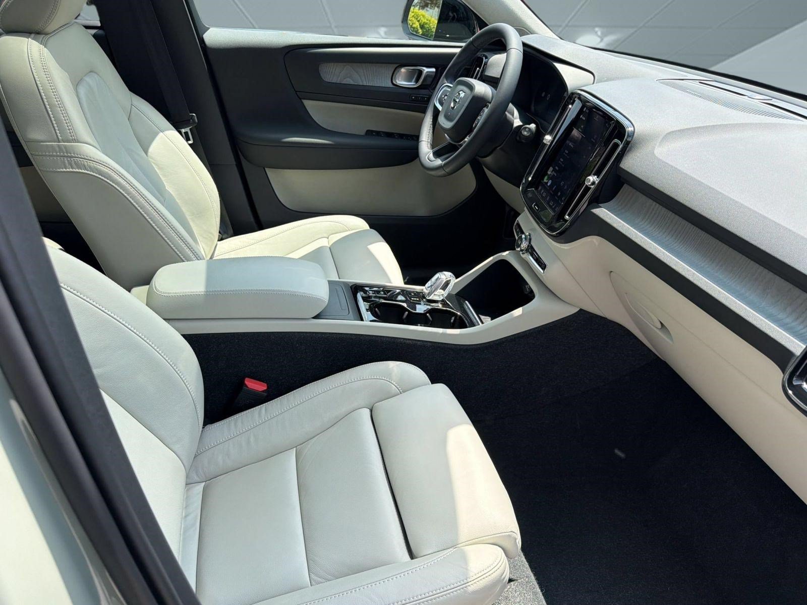 Certified 2023 Volvo XC40 B5 Ultimate w/ Protection Package Premier AWD/4WD image 24