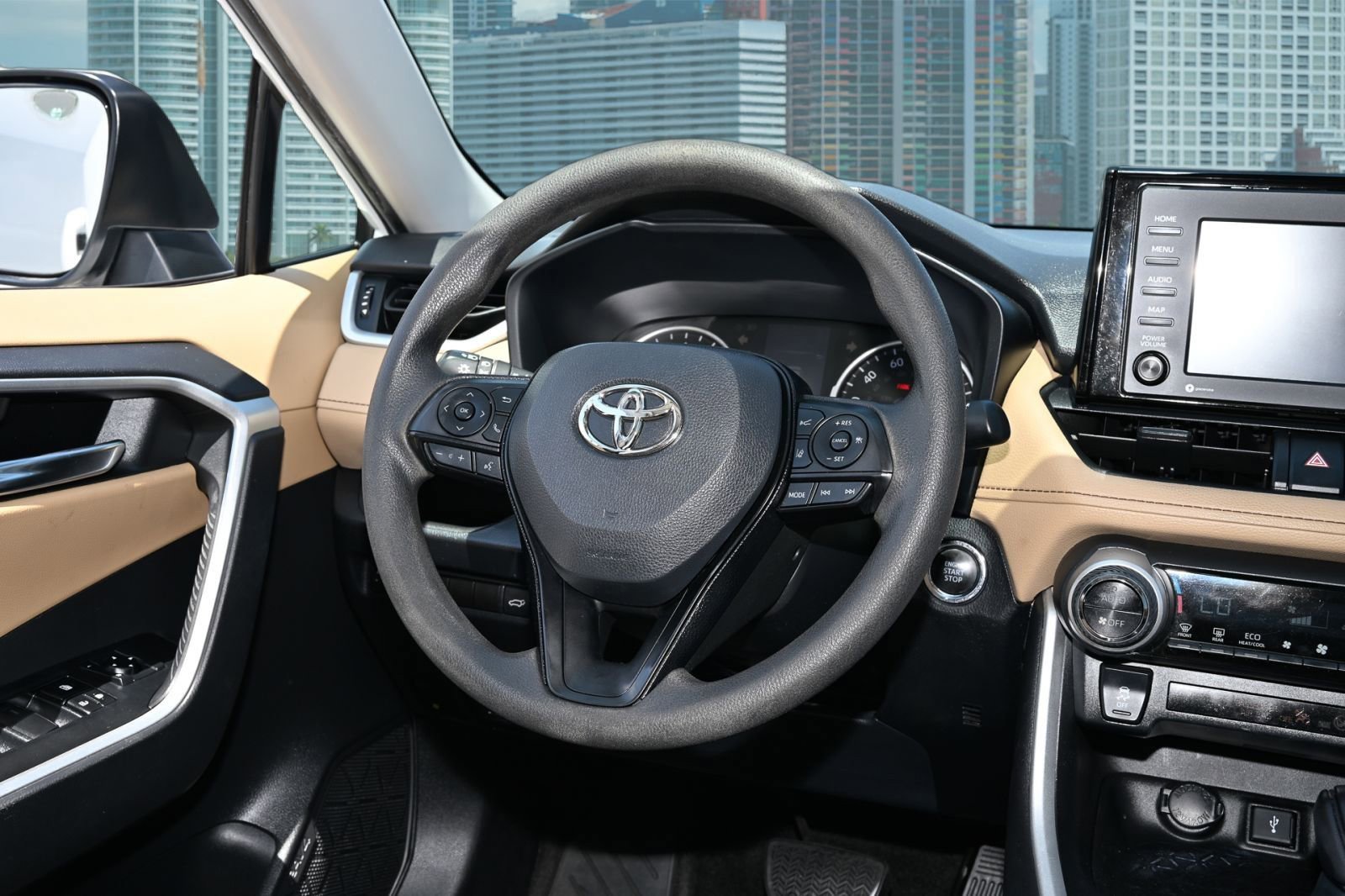 Used 2021 Toyota RAV4 XLE w/ Convenience Package FWD image 20