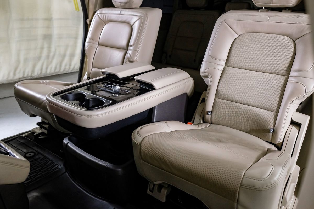 Used 2020 Lincoln Navigator L Reserve w/ Luxury Package image 32
