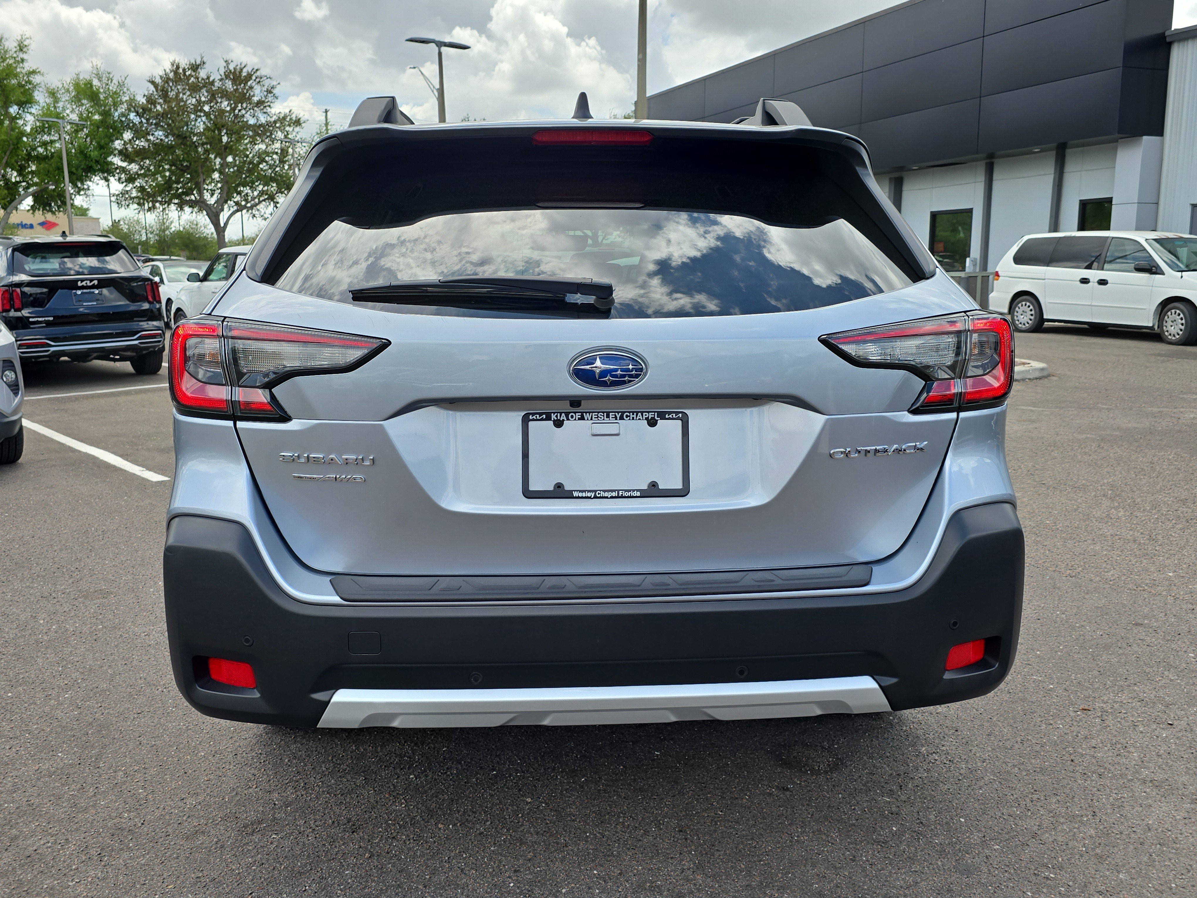 Used 2025 Subaru Outback Limited w/ Tech Package 3 image 7