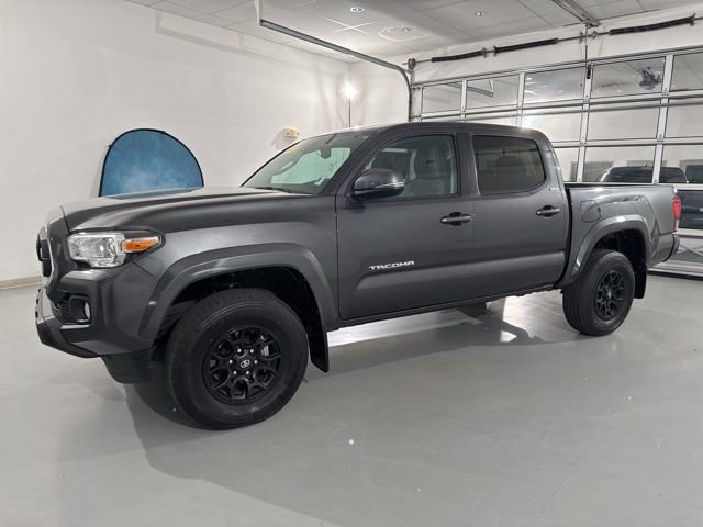 Used 2022 Toyota Tacoma SR5 w/ Technology Package RWD image 3